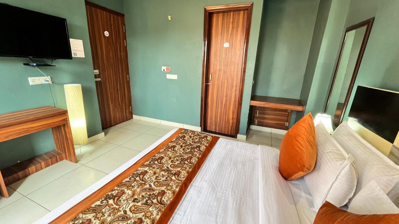Qotel Hotel Church House Rohini Sector 15 Delhi  Exteriör bild