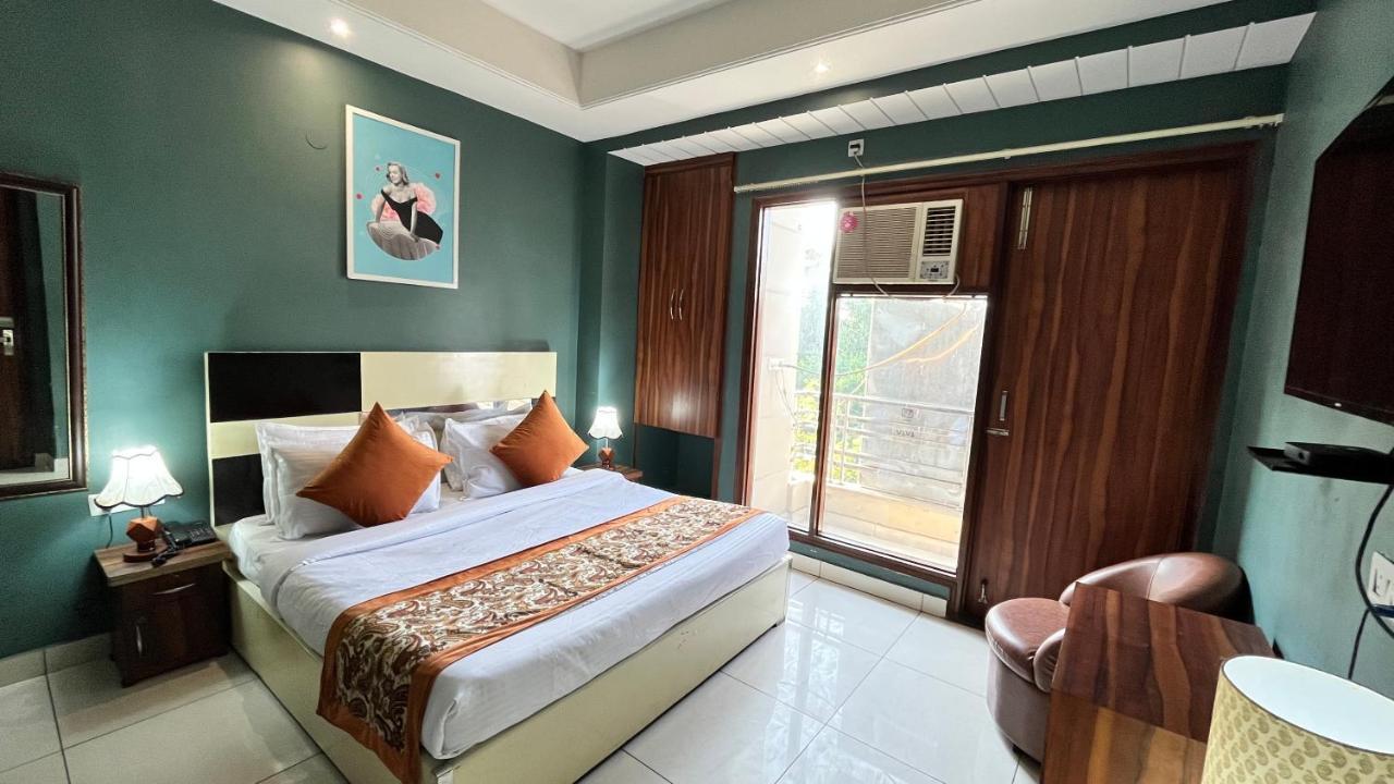 Qotel Hotel Church House Rohini Sector 15 Delhi  Exteriör bild