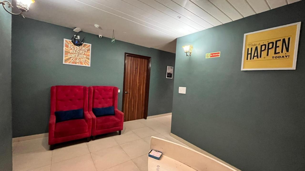 Qotel Hotel Church House Rohini Sector 15 Delhi  Exteriör bild