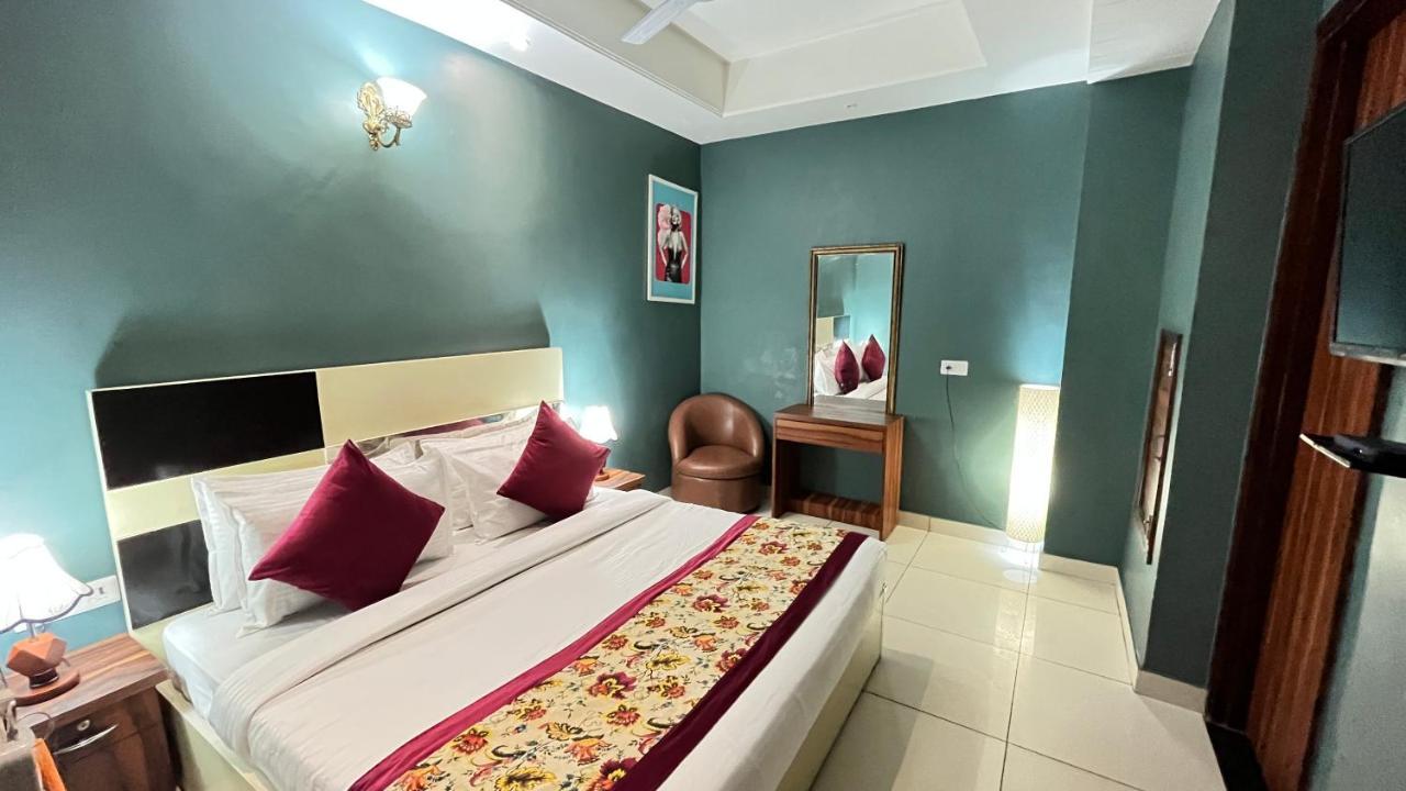 Qotel Hotel Church House Rohini Sector 15 Delhi  Exteriör bild