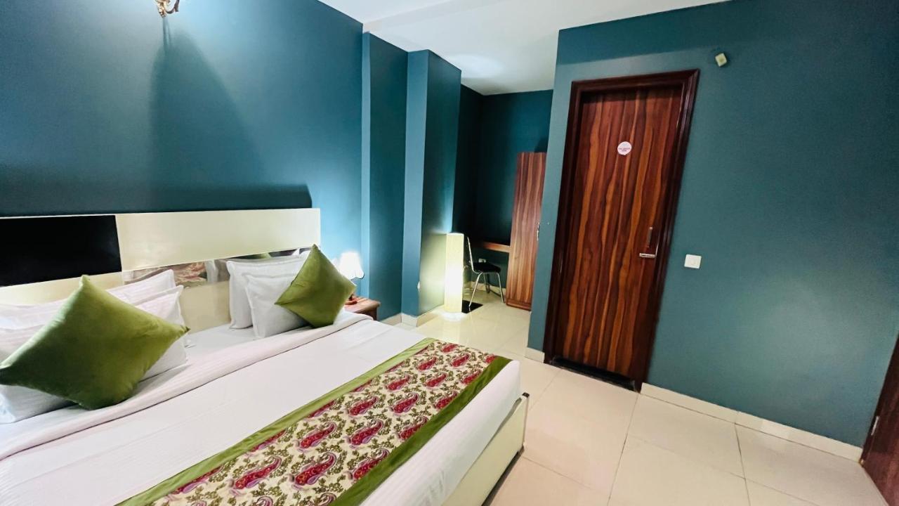 Qotel Hotel Church House Rohini Sector 15 Delhi  Exteriör bild