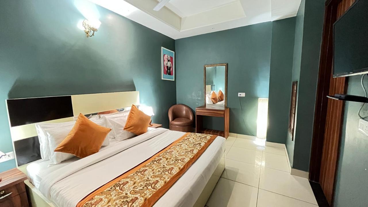 Qotel Hotel Church House Rohini Sector 15 Delhi  Exteriör bild