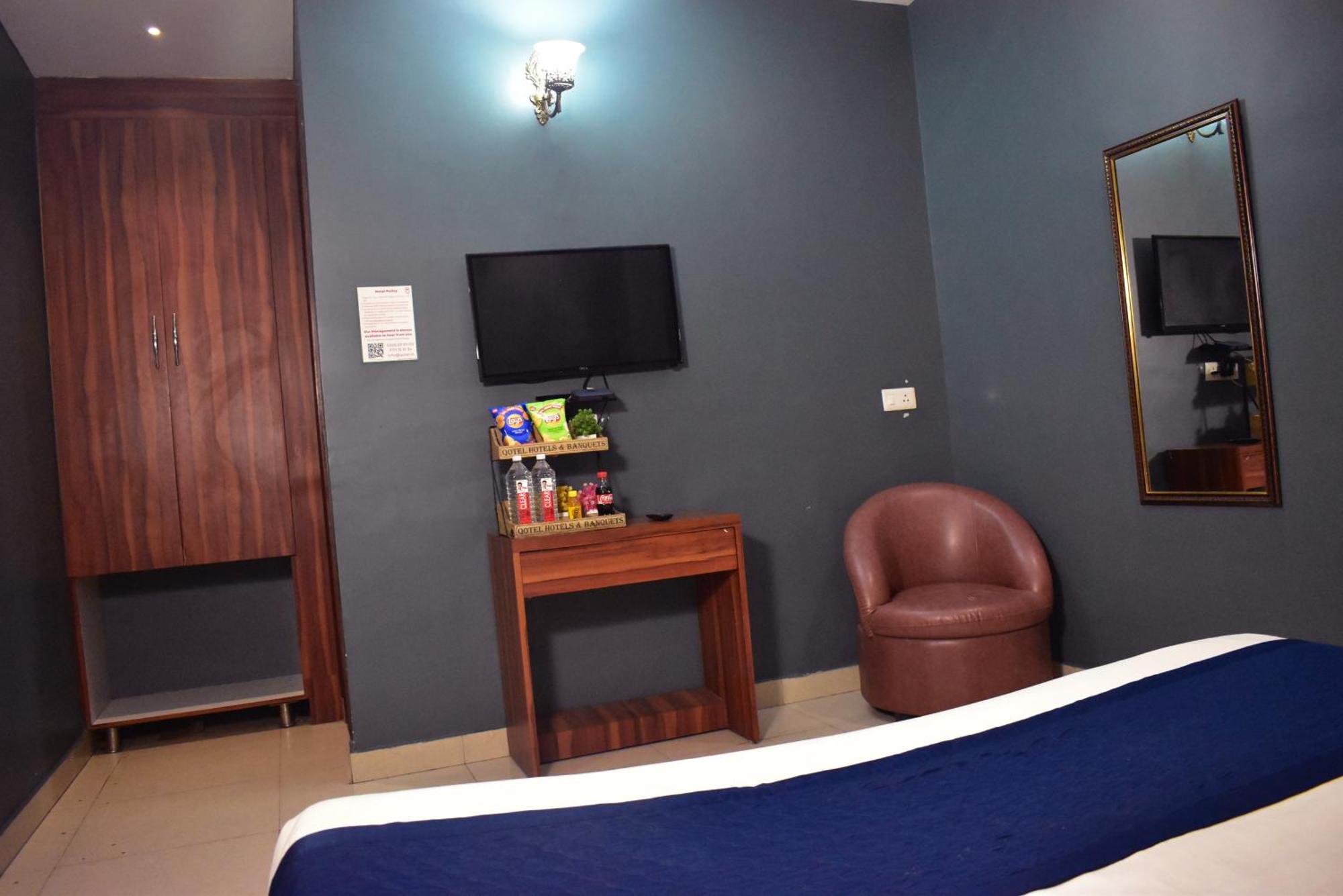 Qotel Hotel Church House Rohini Sector 15 Delhi  Exteriör bild